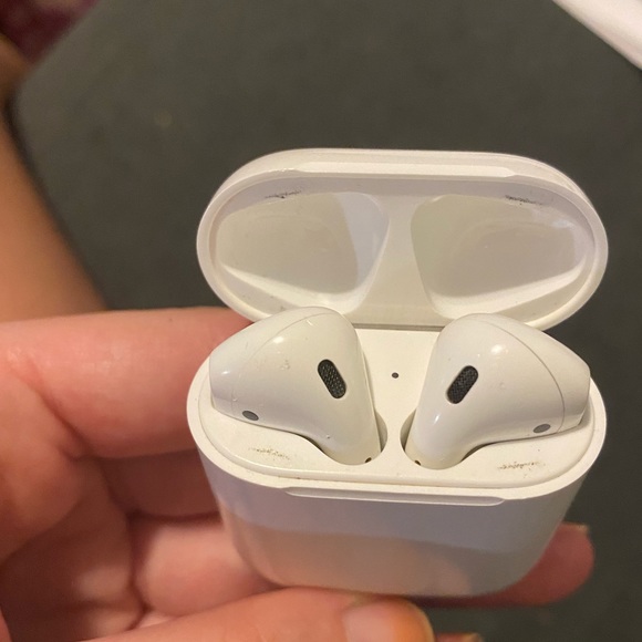 Apple Airpods (2nd Generation) - Picture 4 of 5